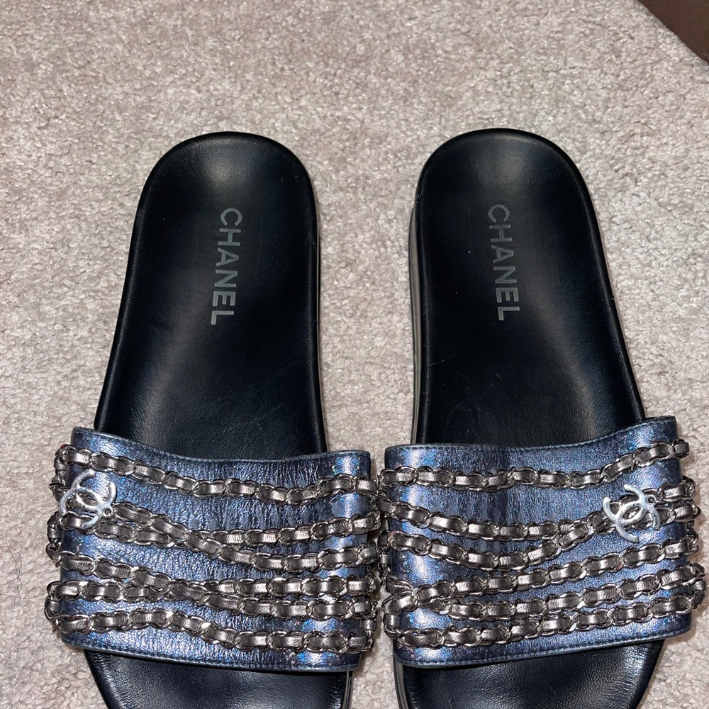 Chanel slides